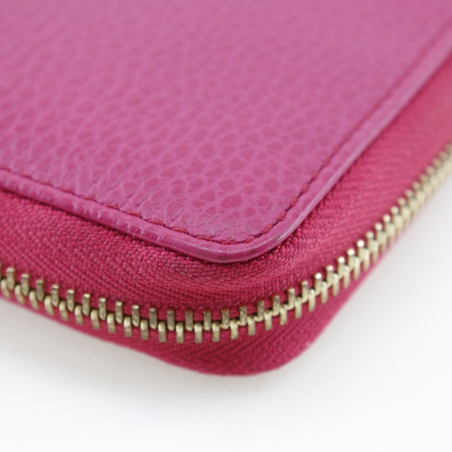 Gucci Zip Around  Calfskin Wallet  ()