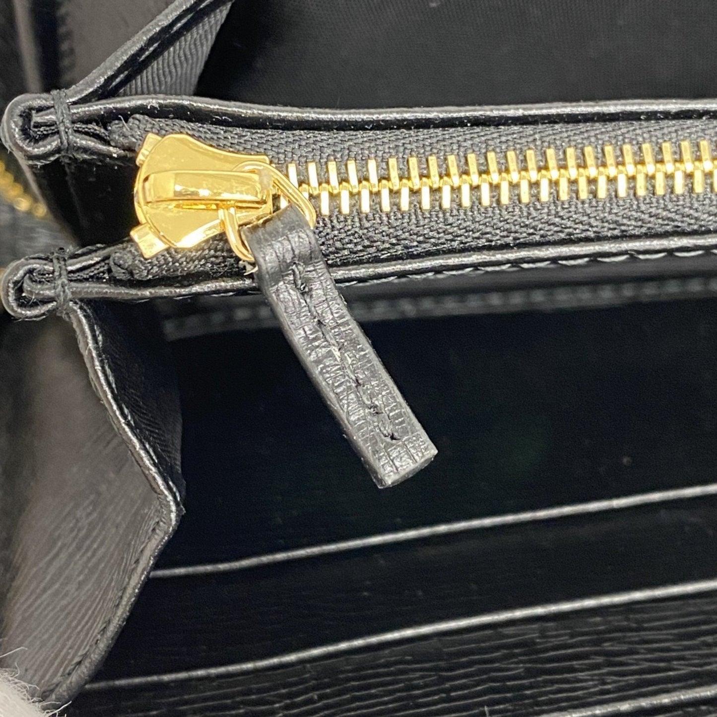 Gucci Zip Around  Leather Wallet  ()