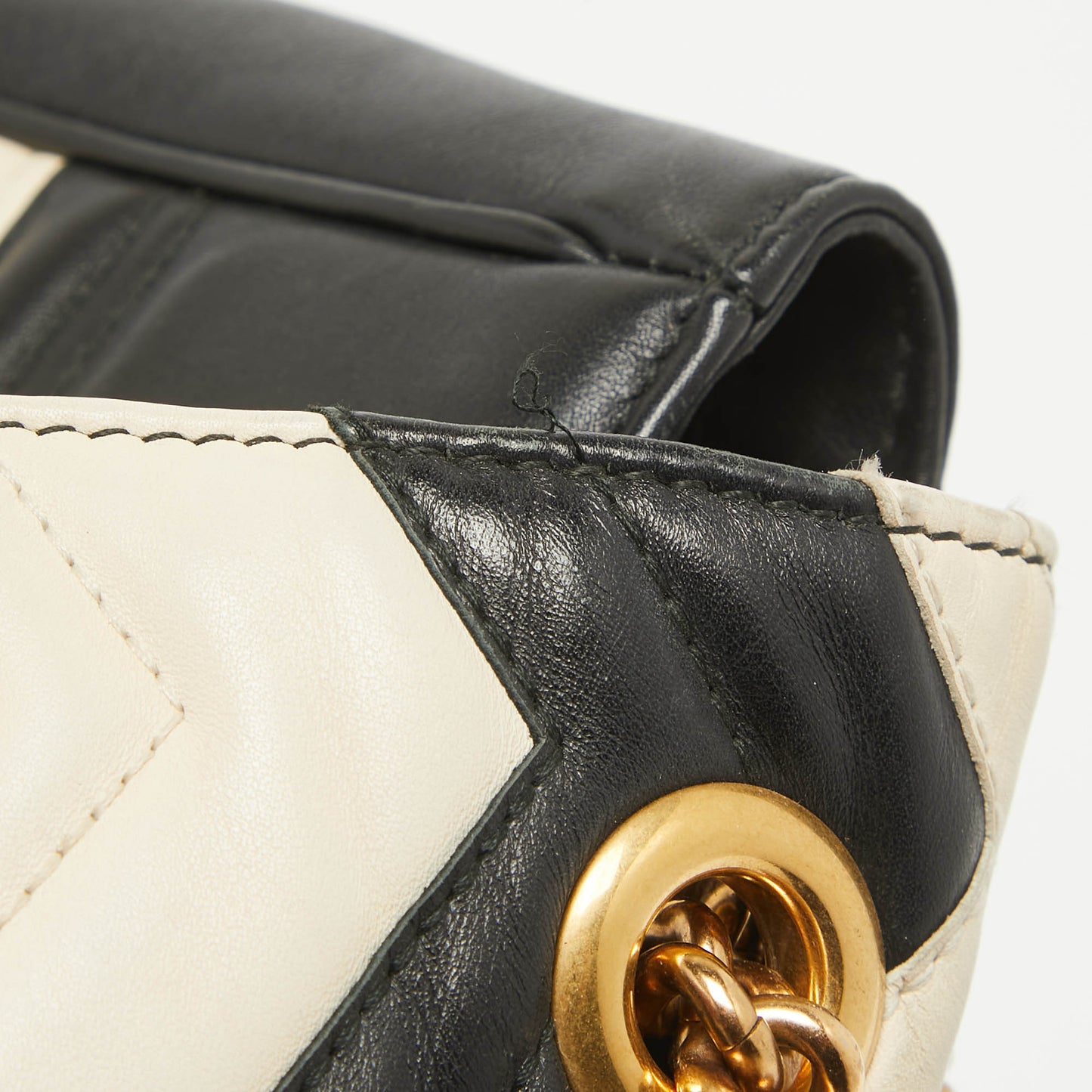 Gucci /offMatelasse Leather Medium Gg Marmont Shoulder Bag