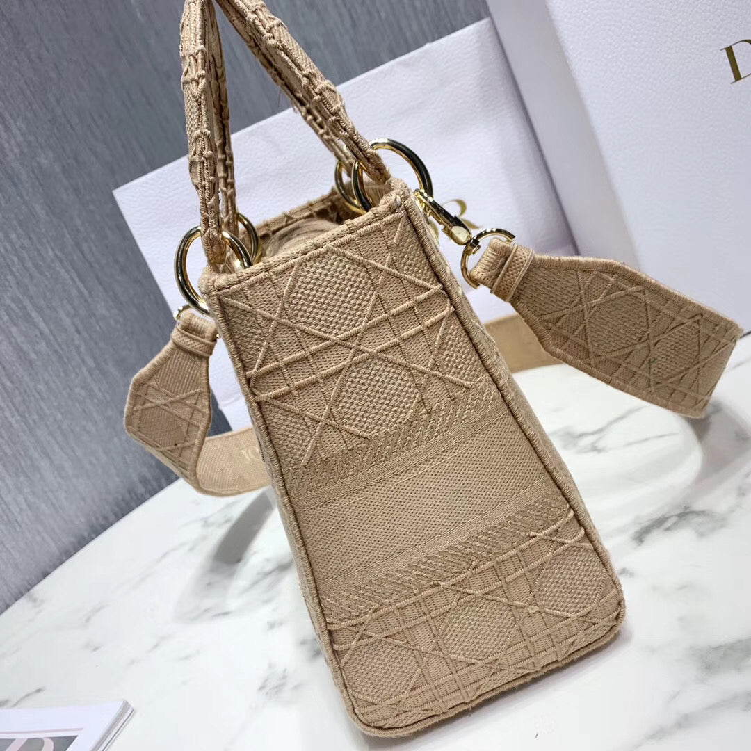 Luxury DiorMedium Lady D-Lite Bag In Beige Embroidered Canvas