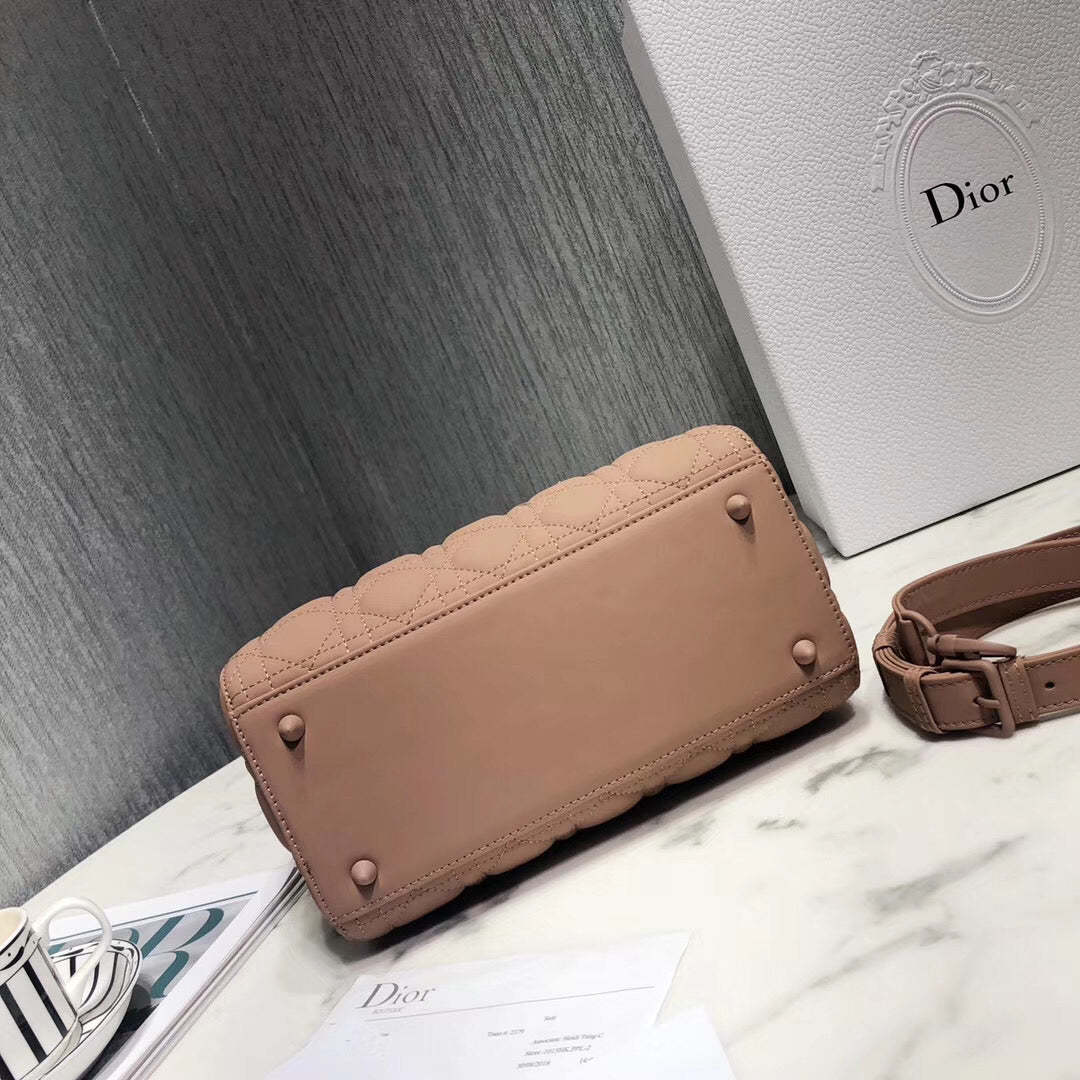 Luxury DiorMedium Lady Luxury DiorBag In Powder Ultra Matte Calfskin