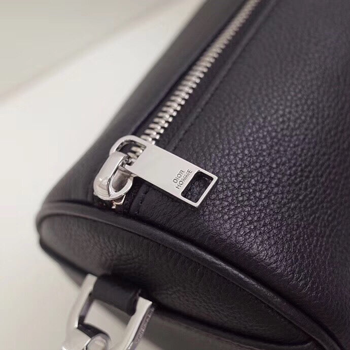 Luxury DiorRoller Pouch In Black Grained Calfskin