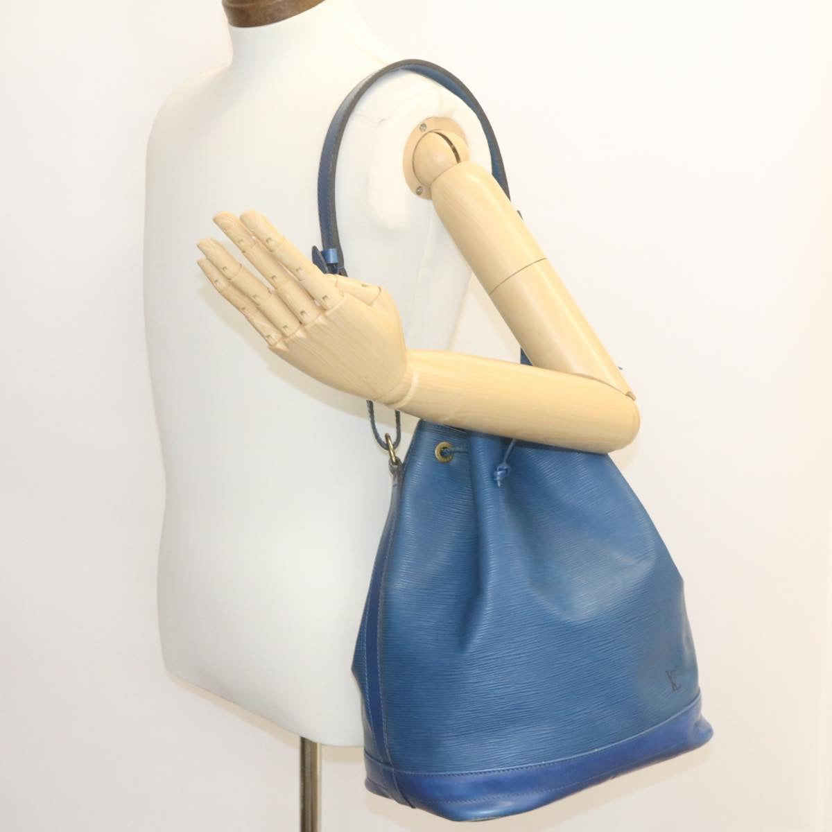 LOUIS VUITTON Epi Noe Shoulder Bag Blue M44005 LV ds289