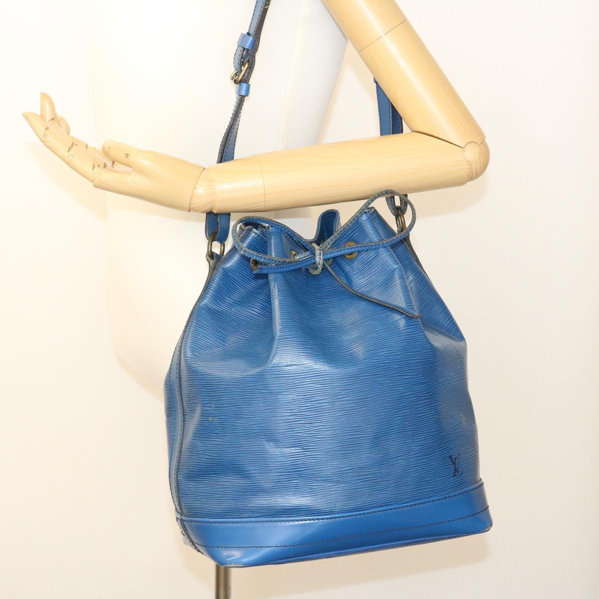 LOUIS VUITTON Epi Noe Shoulder Bag Blue M44005 LV ds338