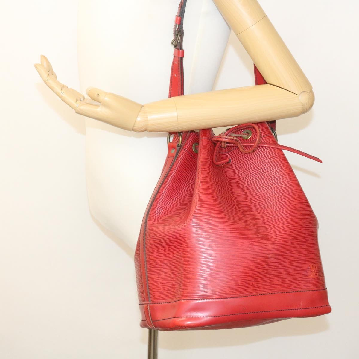 LOUIS VUITTON Epi Noe Shoulder Bag Red M44007 LV ds396