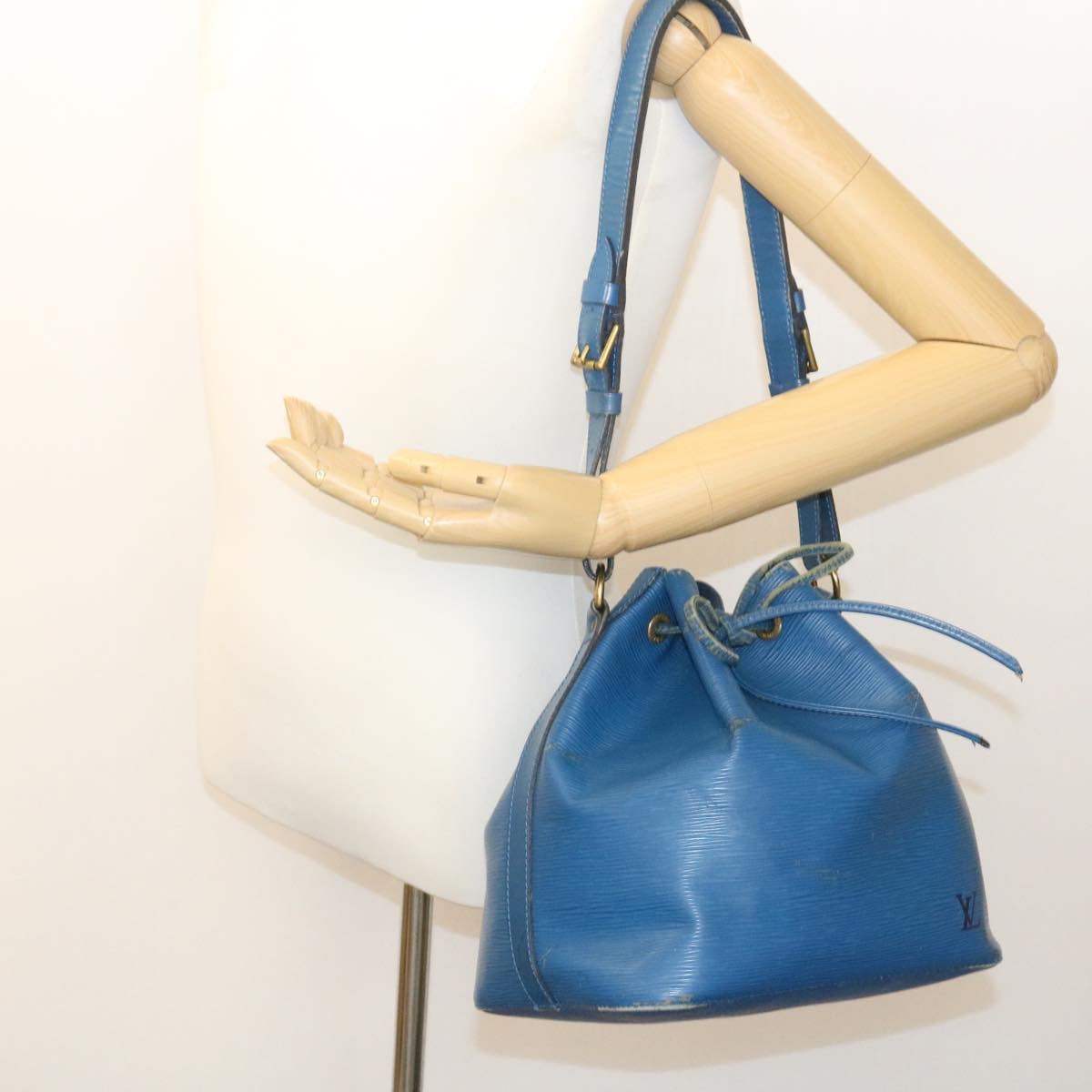 LOUIS VUITTON Epi Petit Noe Shoulder Bag Blue M44105 LV ds423