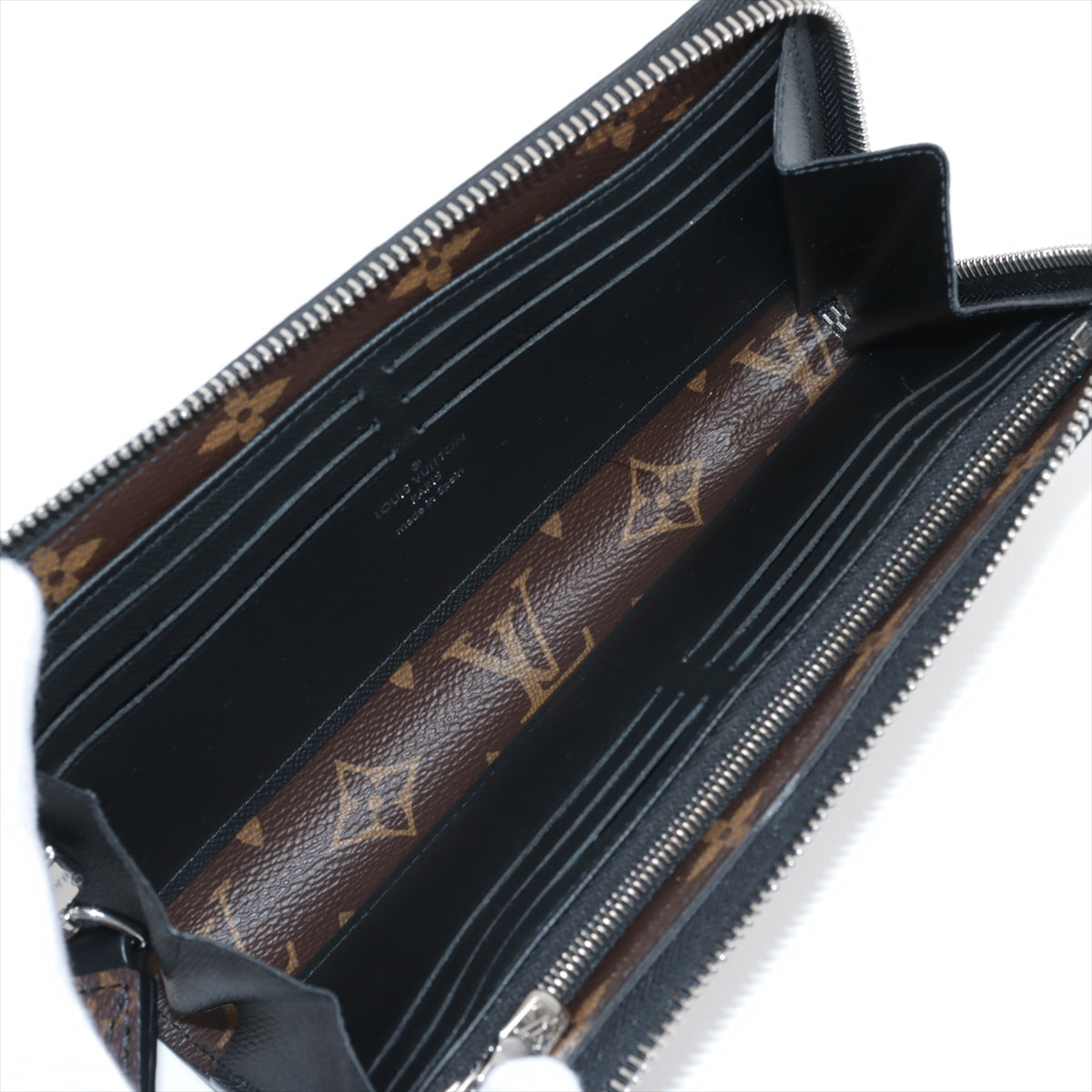 Louis Vuitton Monogram MacArthur Zippyr Dragon M69407 Black  Brown  Reaction