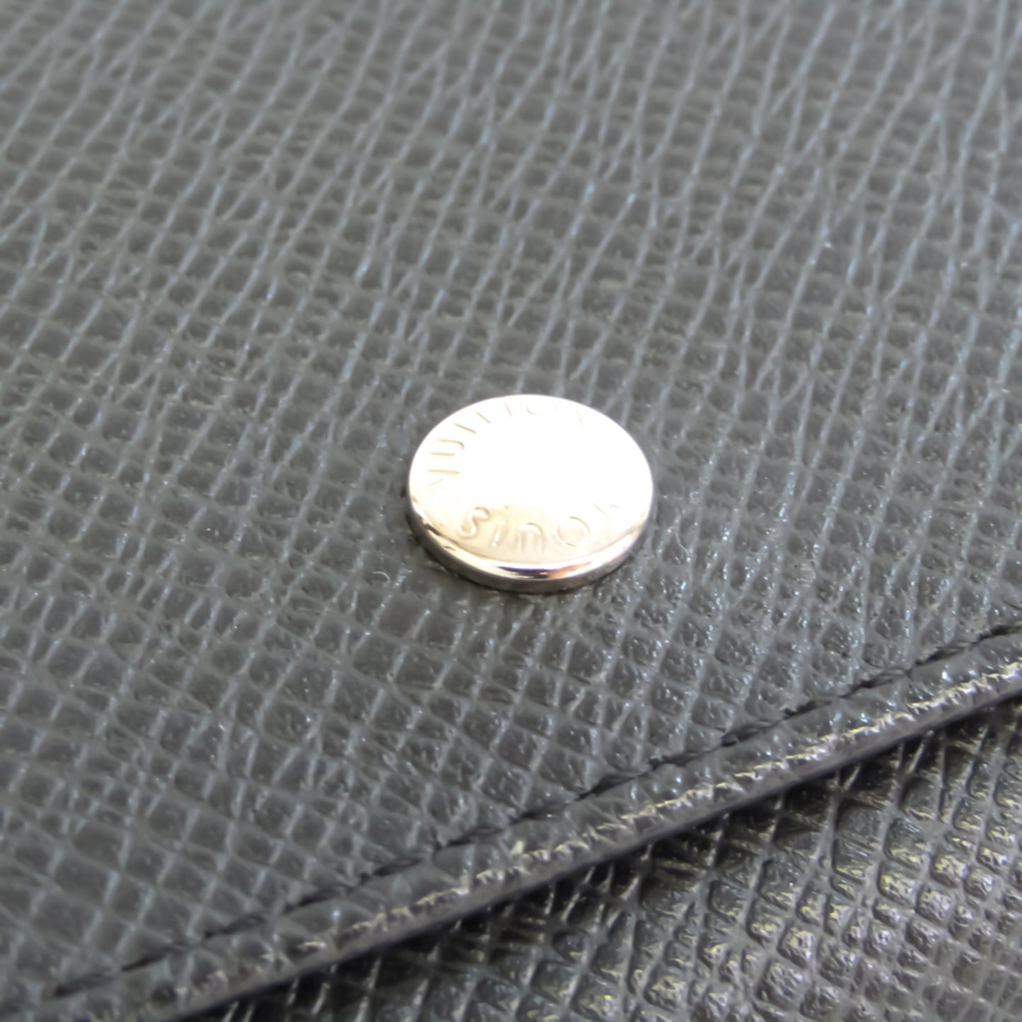 Louis Vuitton Coin Purse  Leather Wallet  ()