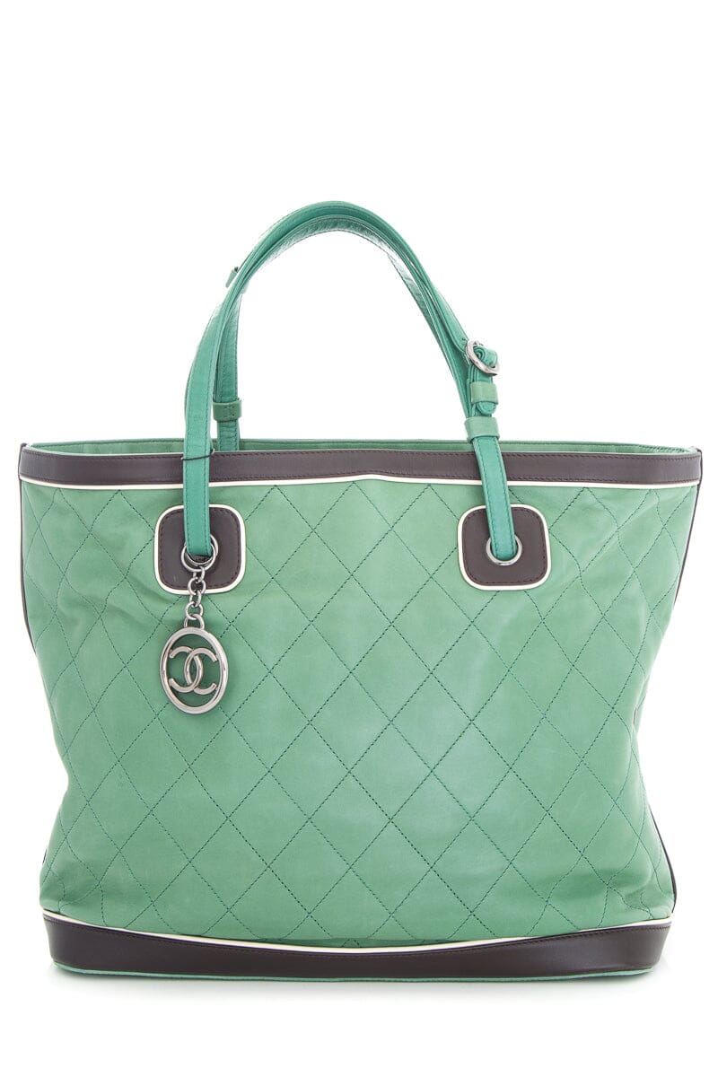 Luxury Chanel Green Quilted Country Club Leather Lambskin Tote