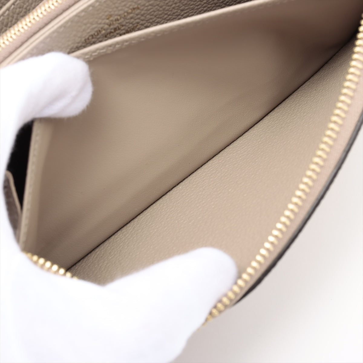 Louis Vuitton Vial Monogram Implant Zippyr Wallet M69794 Turtle Cream Round Zipper Wallet
