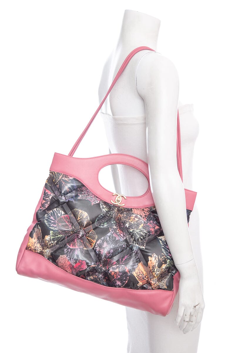 Luxury Chanel 2018/19 Pink 31 Shopping Bag with Quilted Printed Puffy Leather