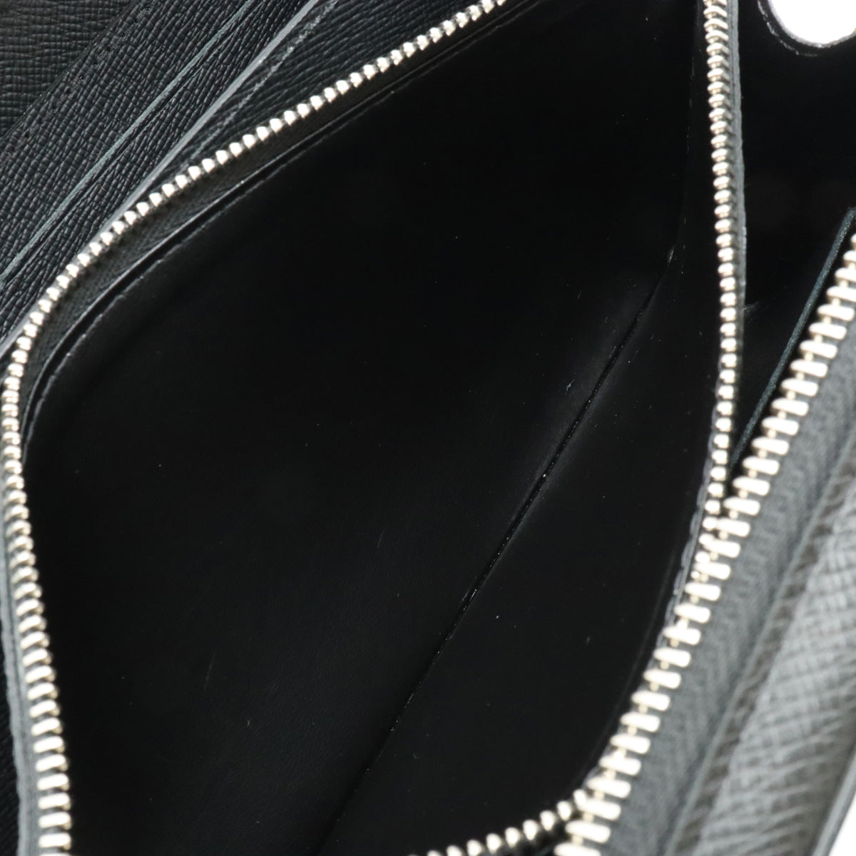 Louis Vuitton Louis Vuitton Taiga Zippy XL Roundfather Long Wallet Second Bag Noneir Black M44275 Blumin