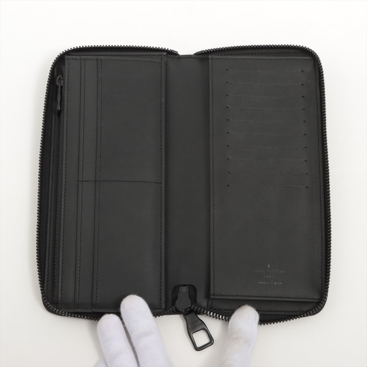 Louis Vuitton  Zippie Wallet Vertical M69047 Black Round Zip Wallet