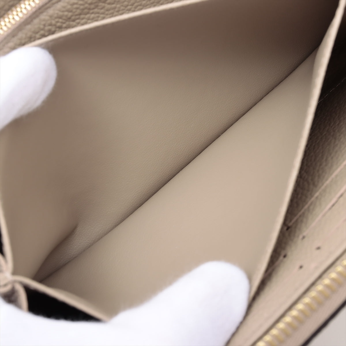 Louis Vuitton Vial Monogram Implant Zippyr Wallet M69794 Turtle Cream Round Zipper Wallet
