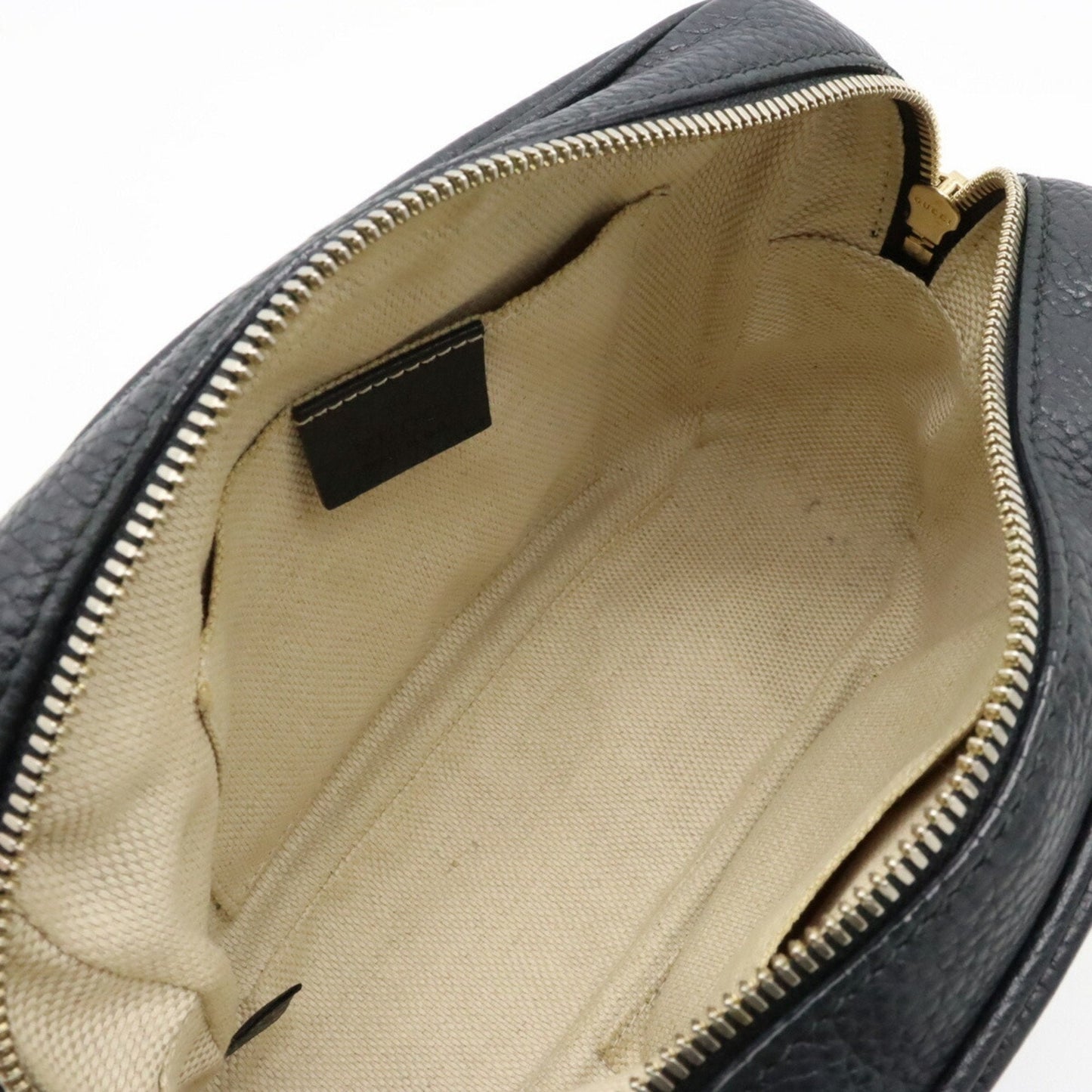 Gucci --  Leather Shoulder Bag ()