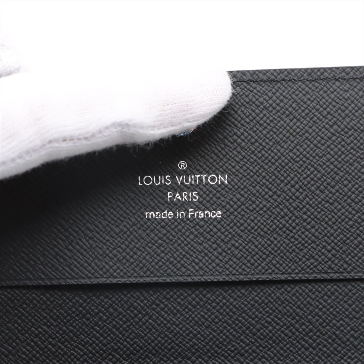 Louis Vuitton Taiga Amverop Cartouche M64595 Noneir Card Case