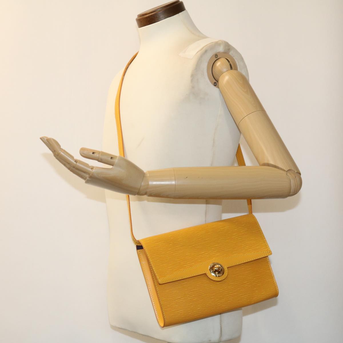 LOUIS VUITTON Epi Arsch Shoulder Bag Yellow M52579 LV ep097
