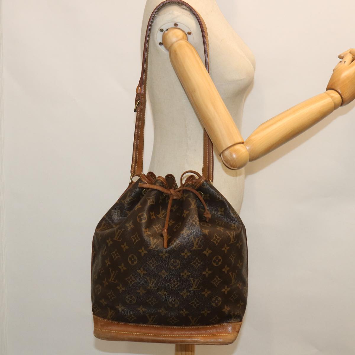 LOUIS VUITTON Monogram Noe Shoulder Bag M42224 LV ep1737