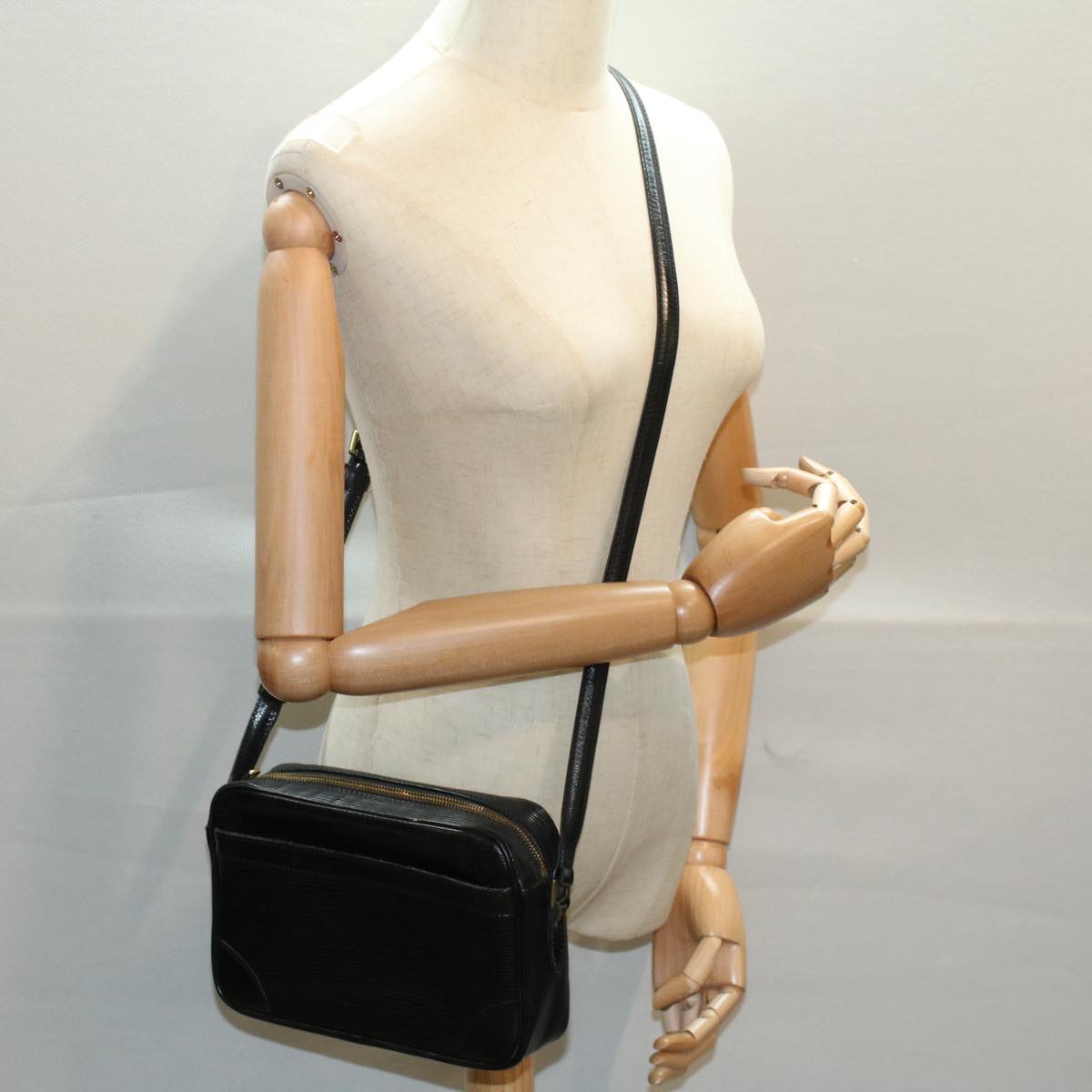 LOUIS VUITTON Epi Trocadero 23 Shoulder Bag Black M52302 LV ep1929