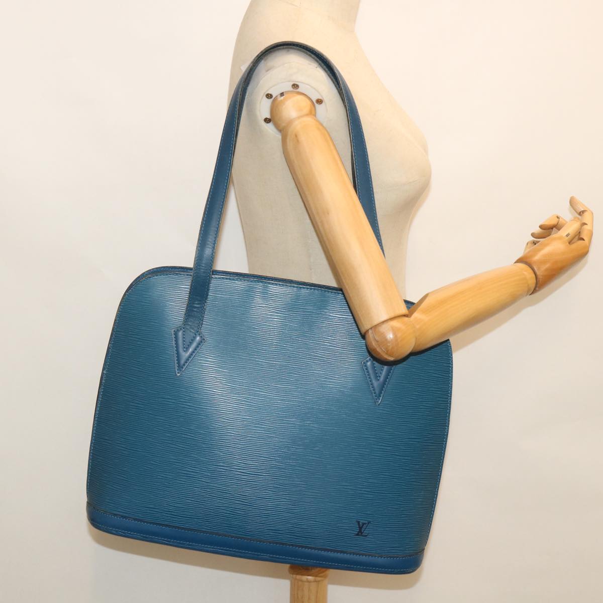 LOUIS VUITTON Epi Lussac Shoulder Bag Blue M52285 LV ep1934