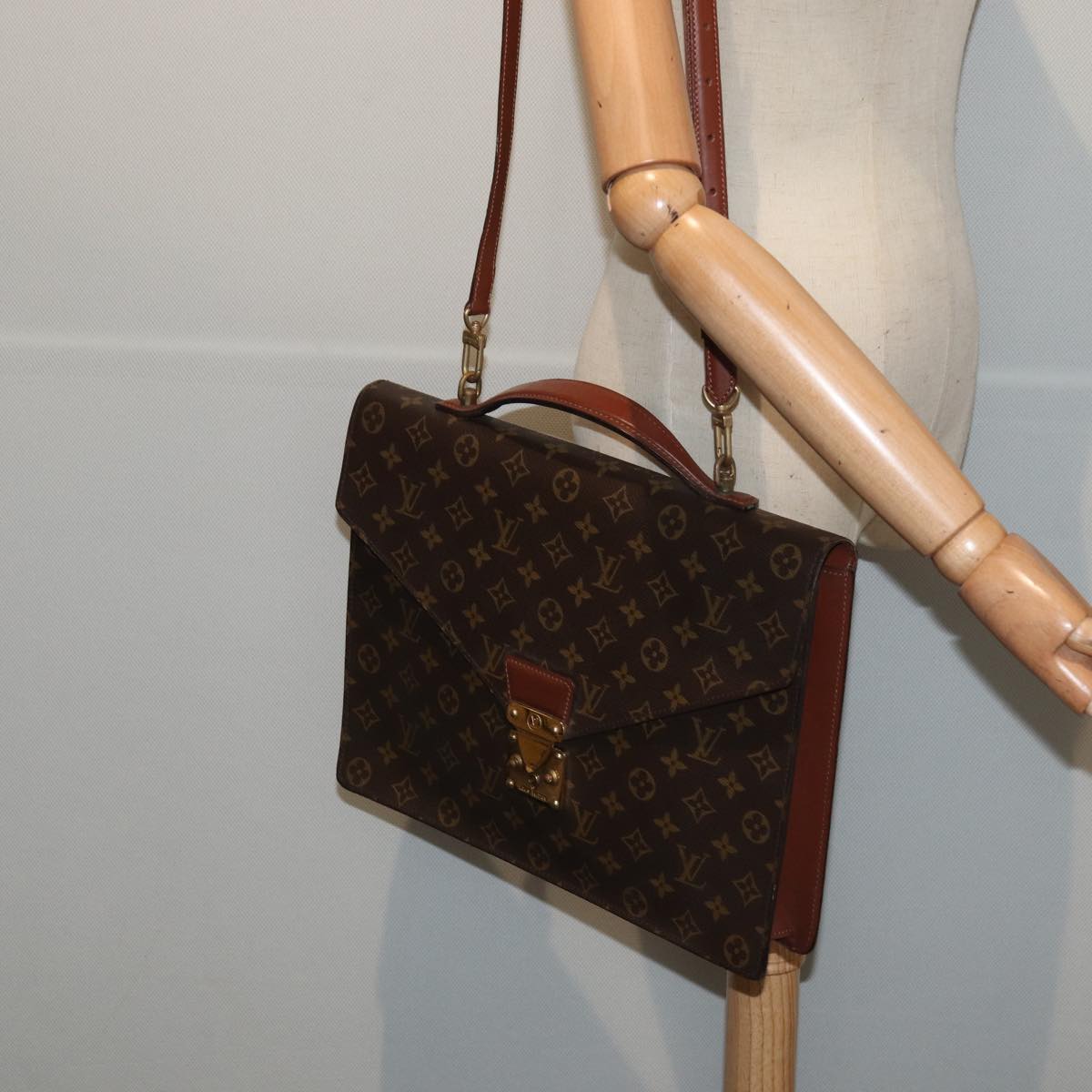 LOUIS VUITTON Monogram Porte Documents Bandouliere Bag M53338 LV ep5097