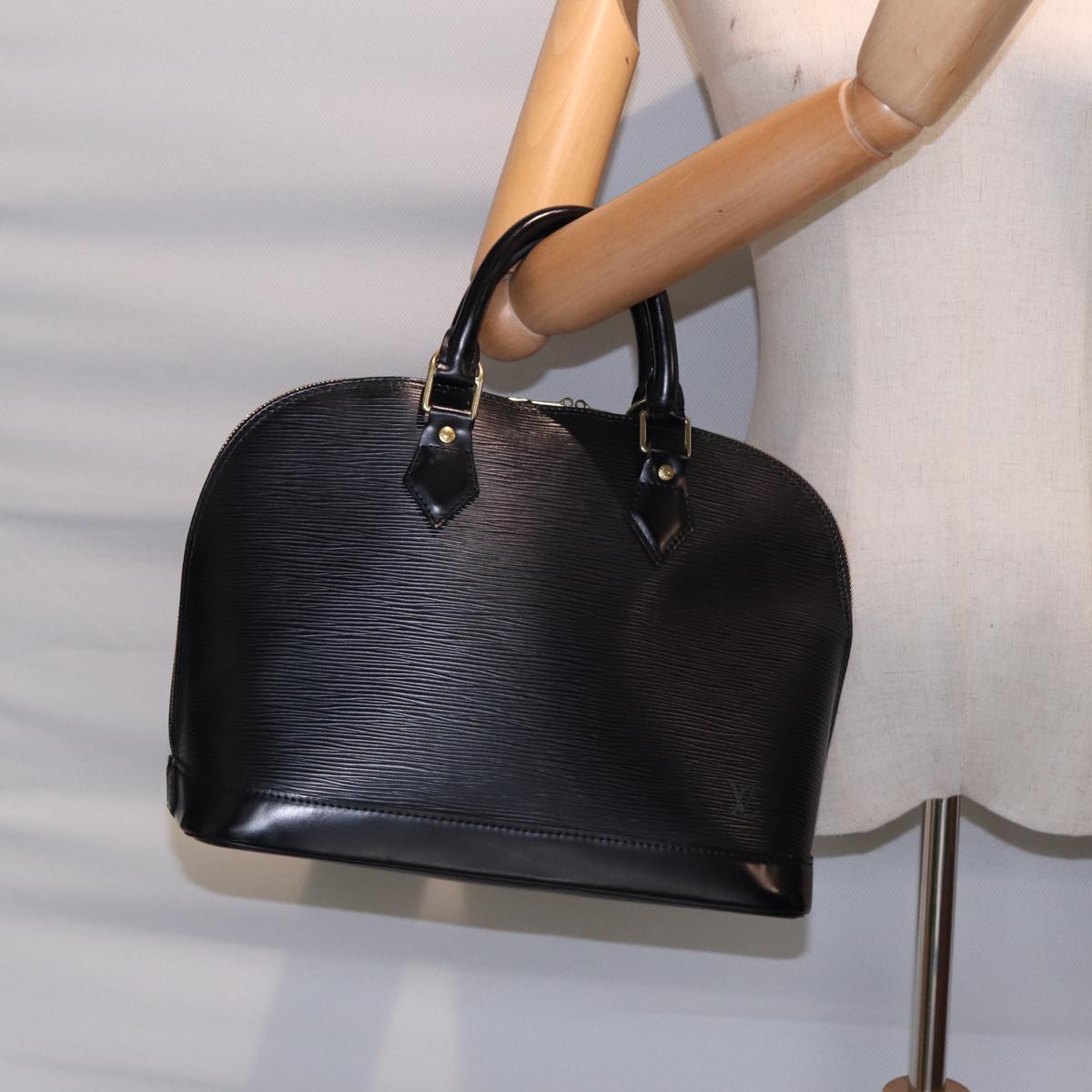 LOUIS VUITTON Epi Alma Hand Bag Black M52142 LV ep5547