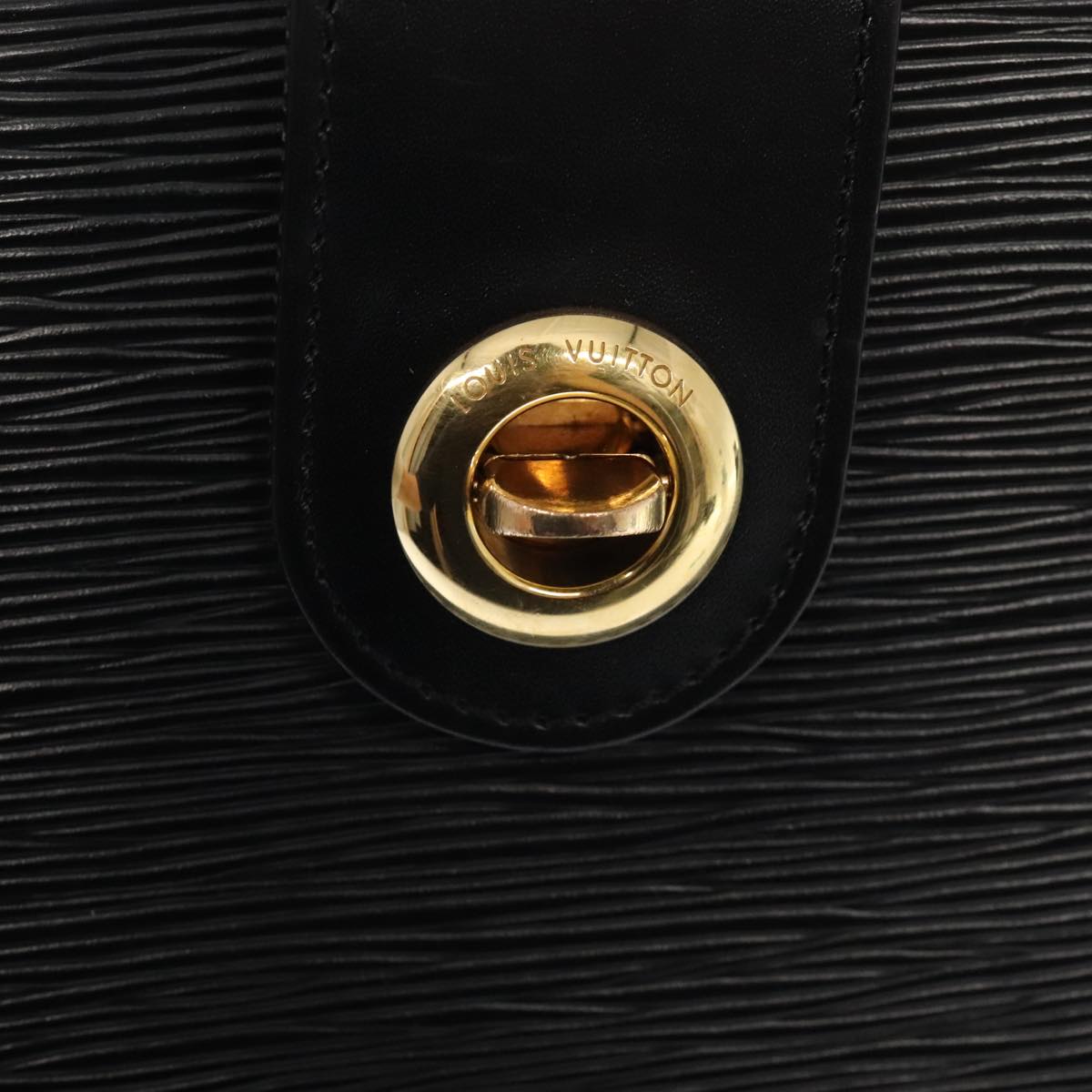 LOUIS VUITTON Epi Cluny Shoulder Bag Black M52252 LV ep5548