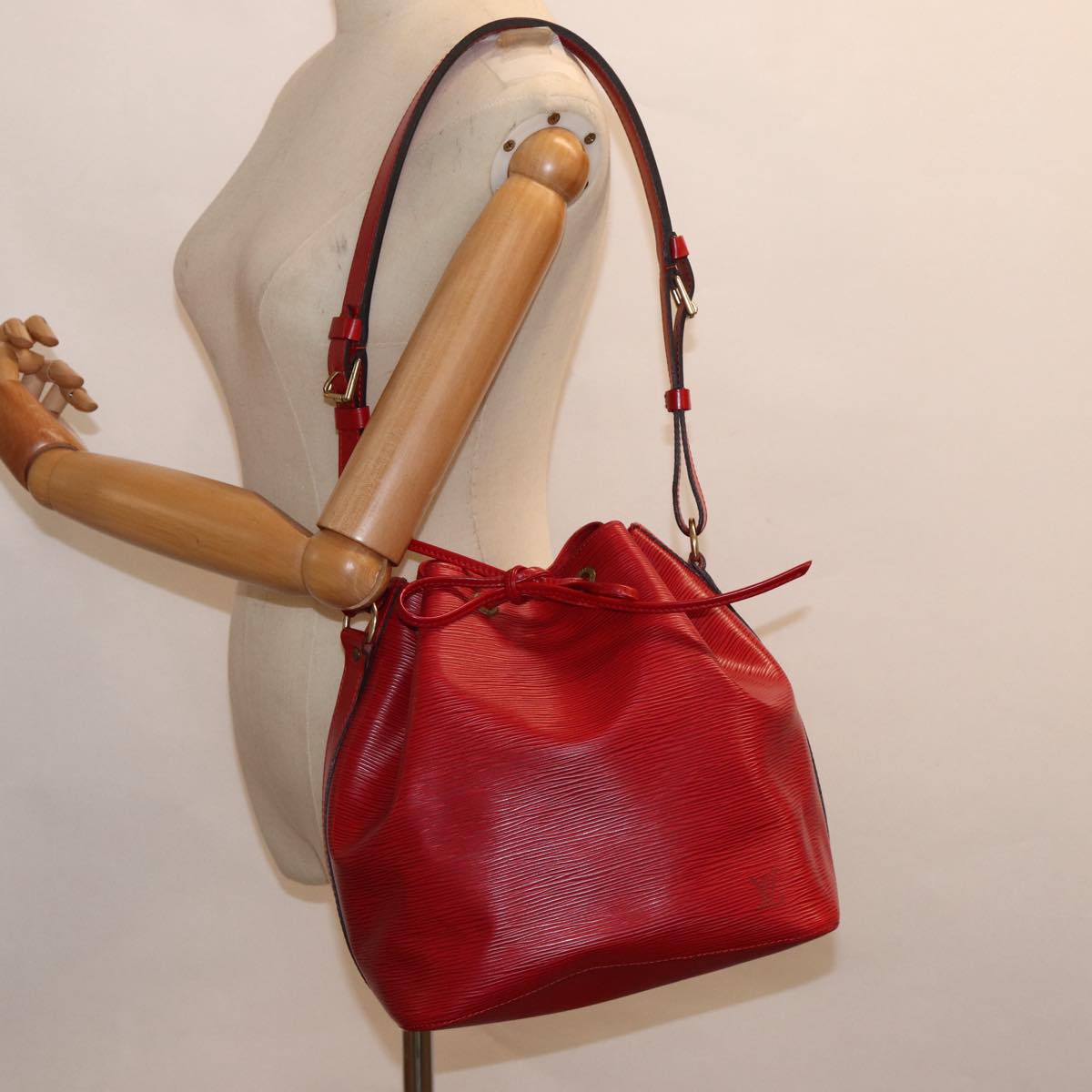 LOUIS VUITTON Epi Petit Noe Shoulder Bag Red M44107 LV ep5550