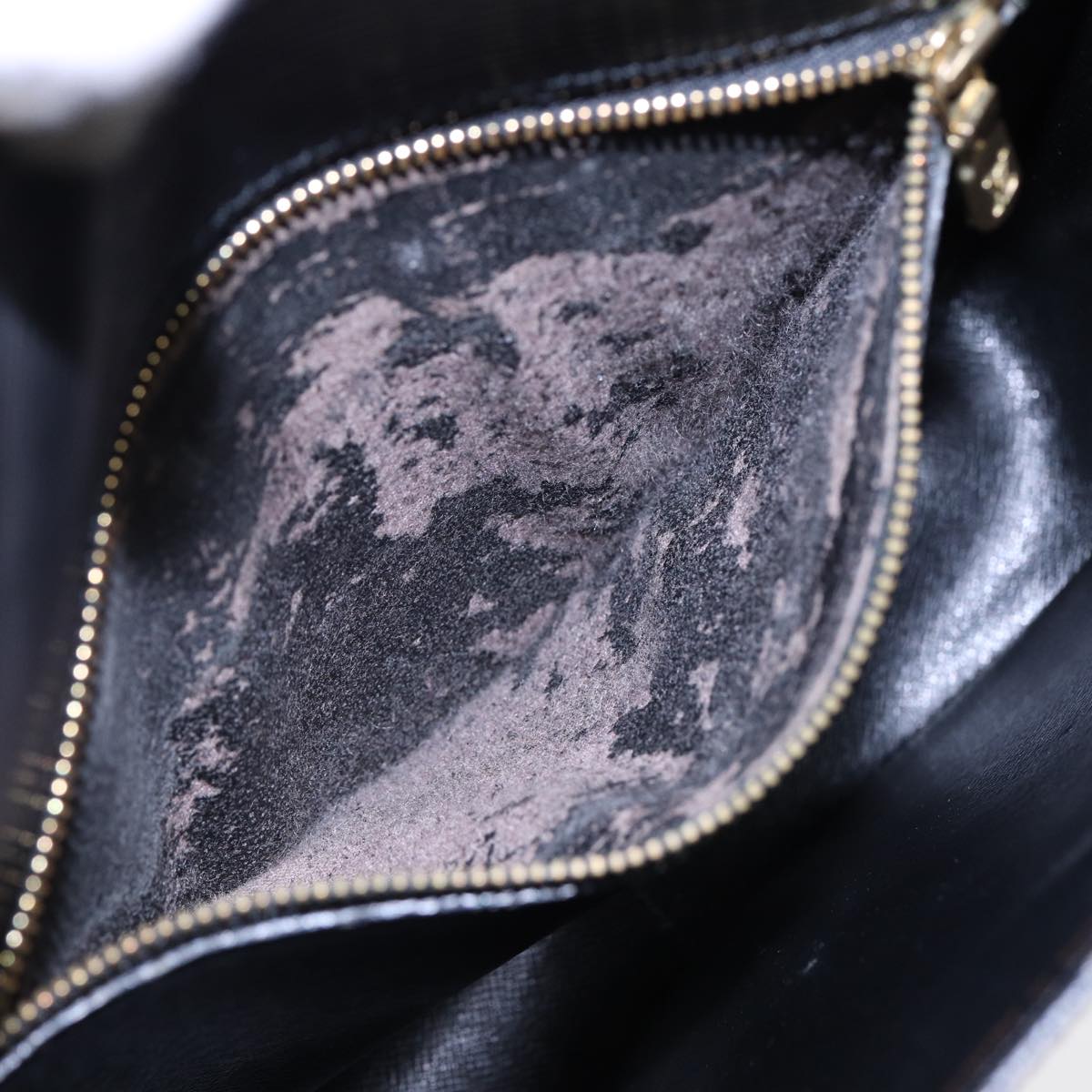LOUIS VUITTON Epi Saint Cloud GM Shoulder Bag Black Noir M52192 LV ep5575