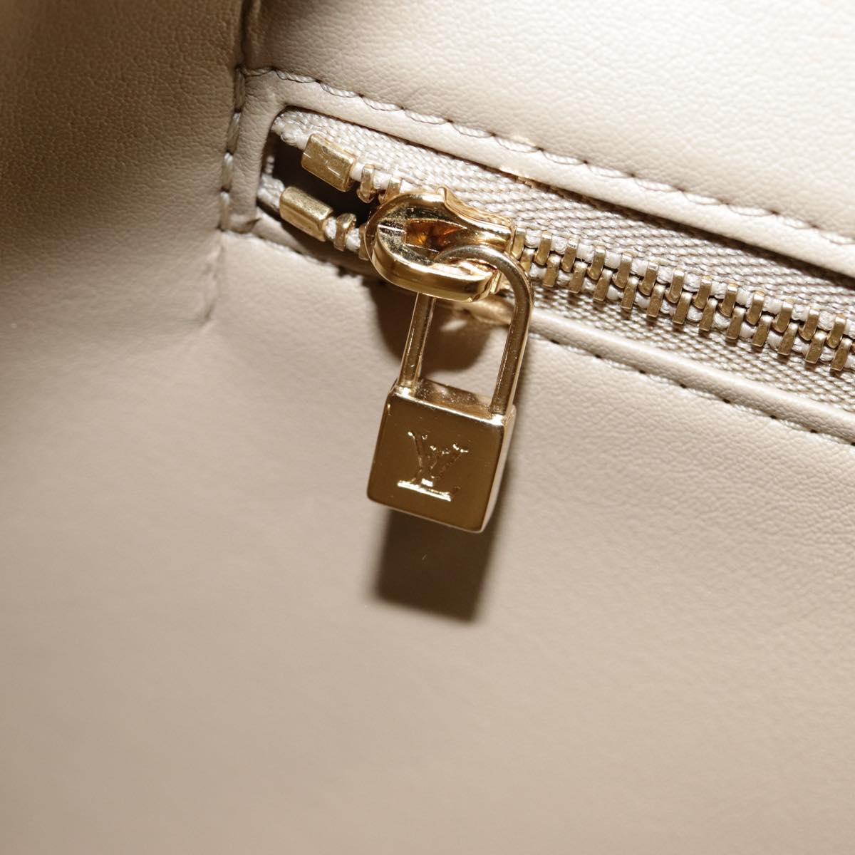 LOUIS VUITTON Monogram Vernis Houston Hand Bag Beige M91004 LV ep5657
