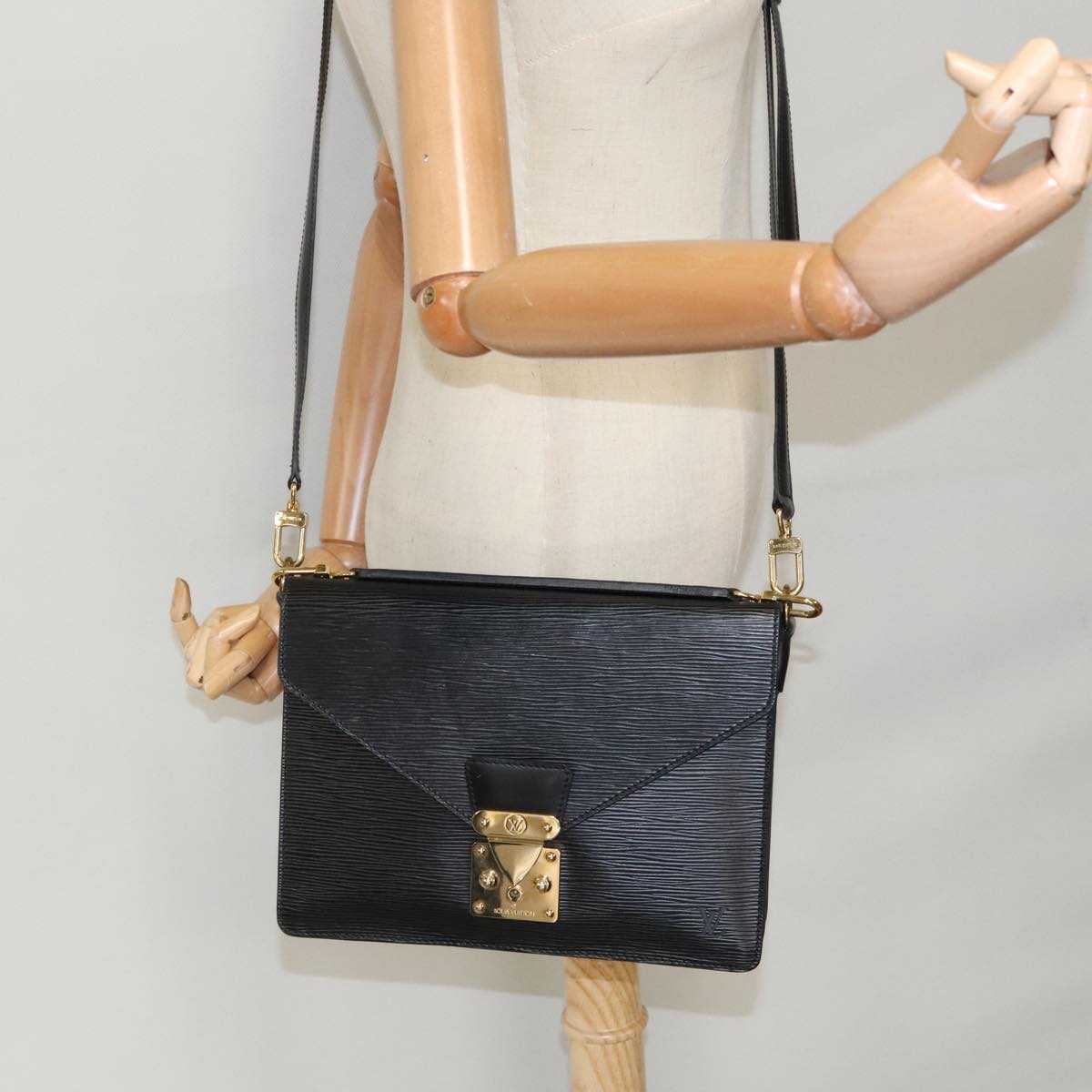 LOUIS VUITTON Epi Biface Clutch Bag Black M52322 LV ep6245