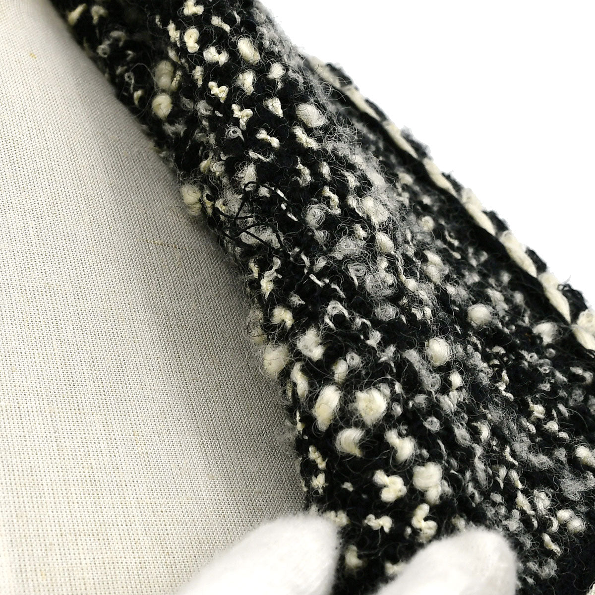 Luxury Chanel Fall 1994 single-breasted tweed boucle jacket #40