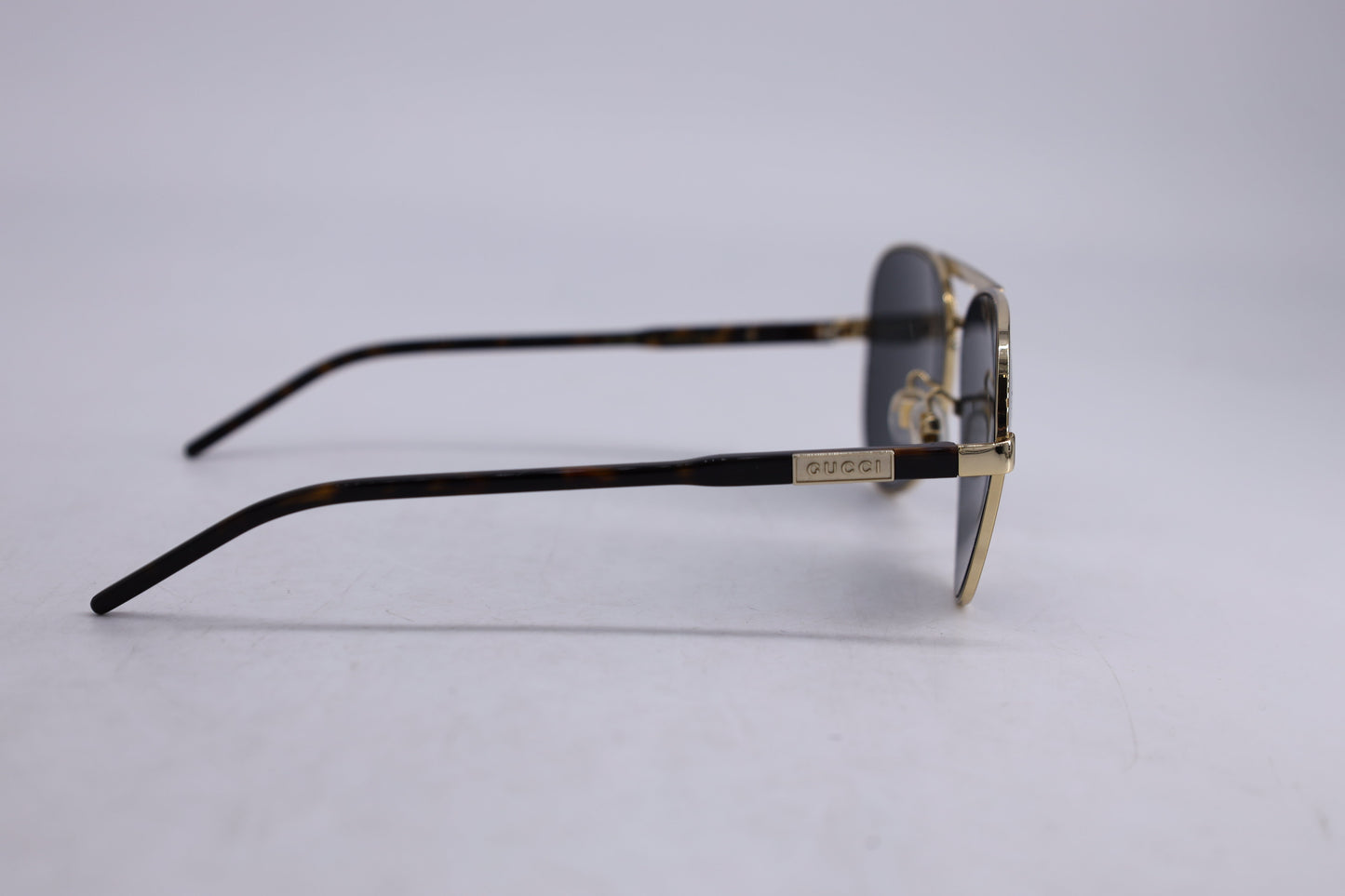 Gucci Aviator Sunglasses in Gold Metal