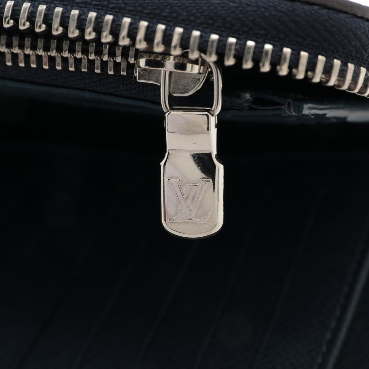 Louis Vuitton Taiga Zippy Vertical M30510 Navy Wallet