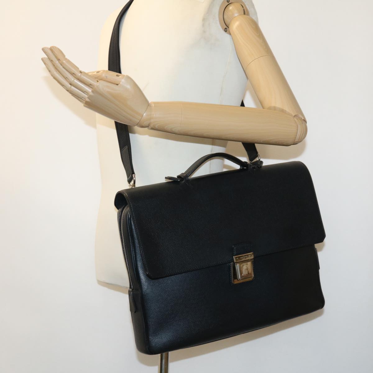 Louis Vuitton Vasili  Leather Shoulder Bag ()