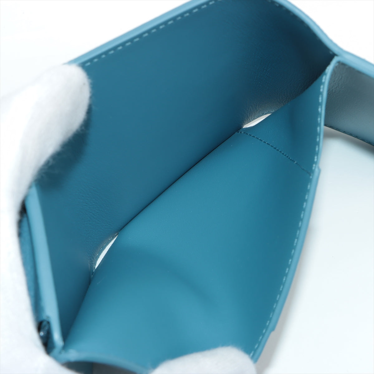 Louis Vuitton Machina Portfolio Yulis Compact M69213 Snow Compact Wallet