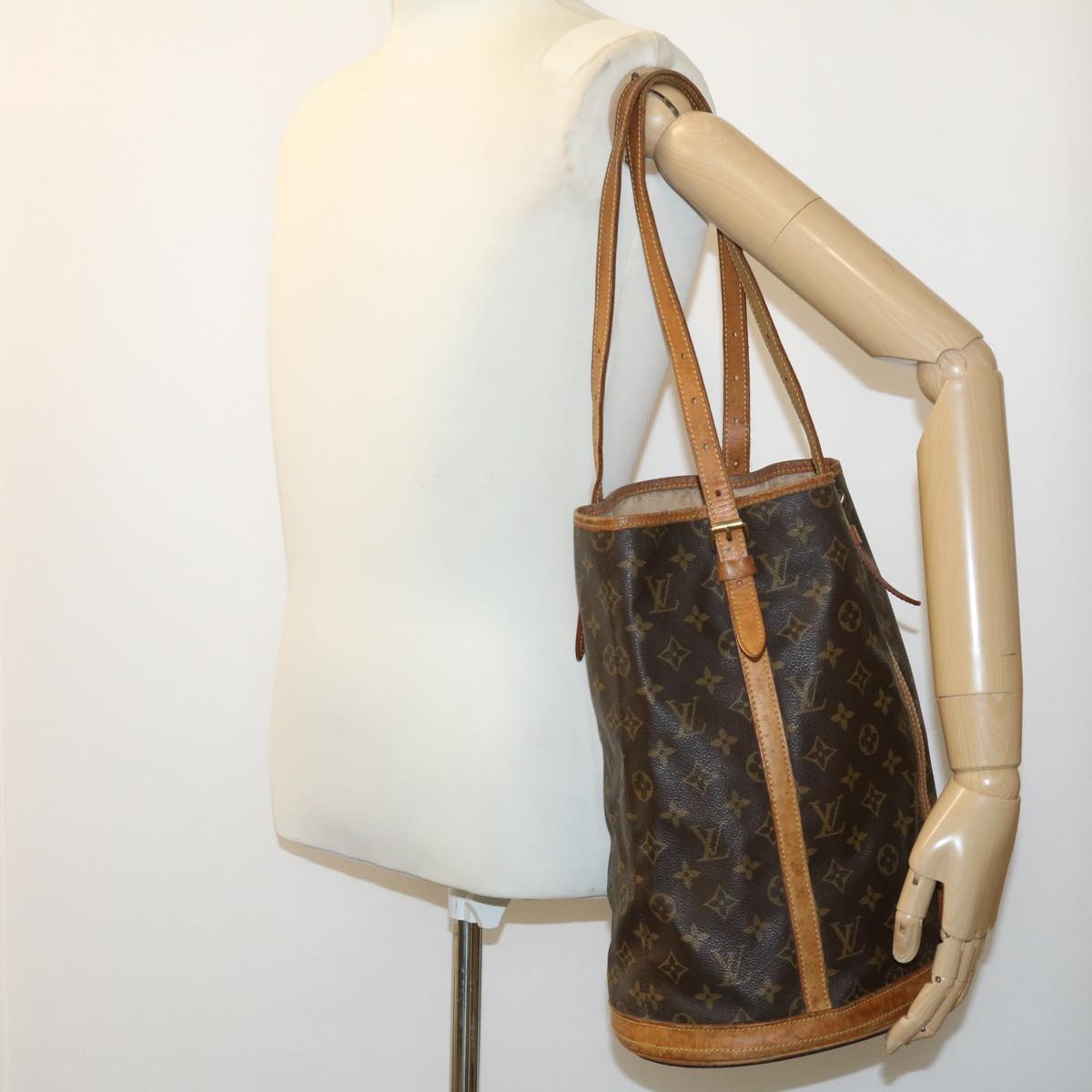 LOUIS VUITTON Monogram Bucket GM Shoulder Bag M42236 LV fm1478