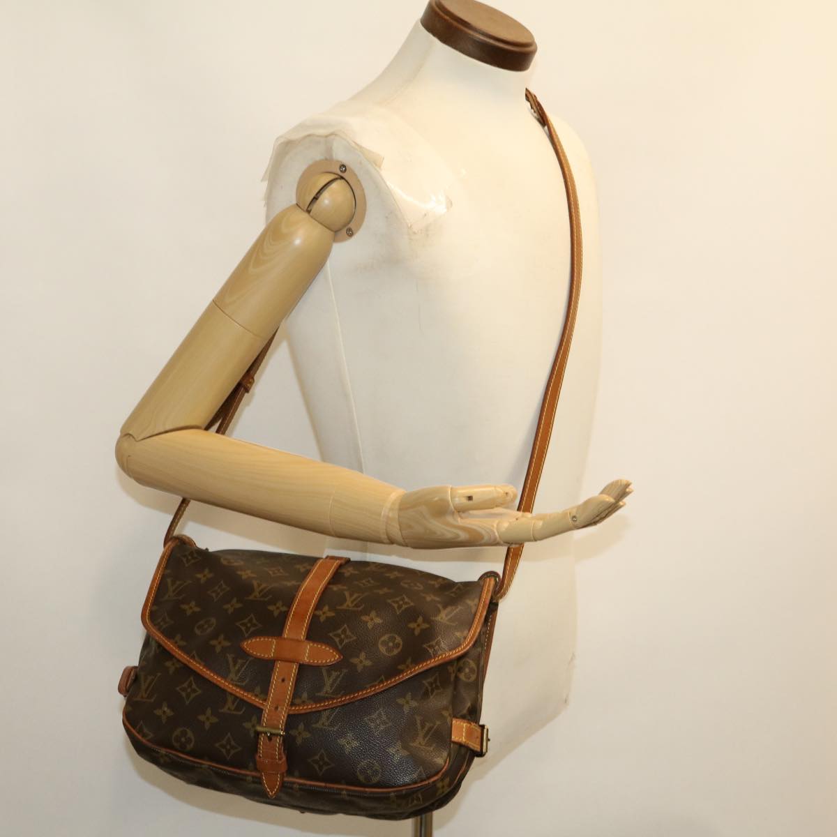 LOUIS VUITTON Monogram Saumur 30 Shoulder Bag M42256 LV fm1589