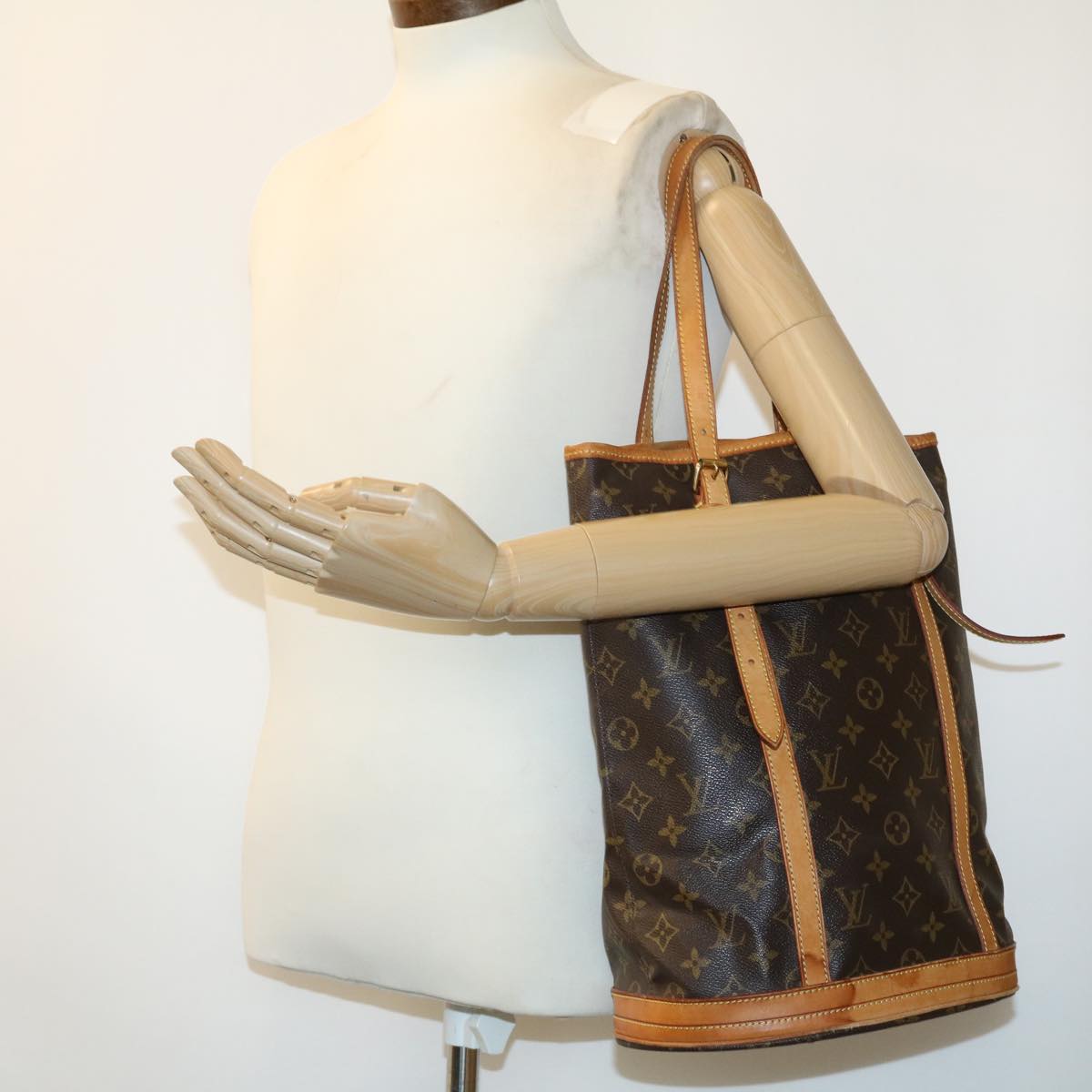 LOUIS VUITTON Monogram Bucket GM Shoulder Bag M42236 LV fm1737