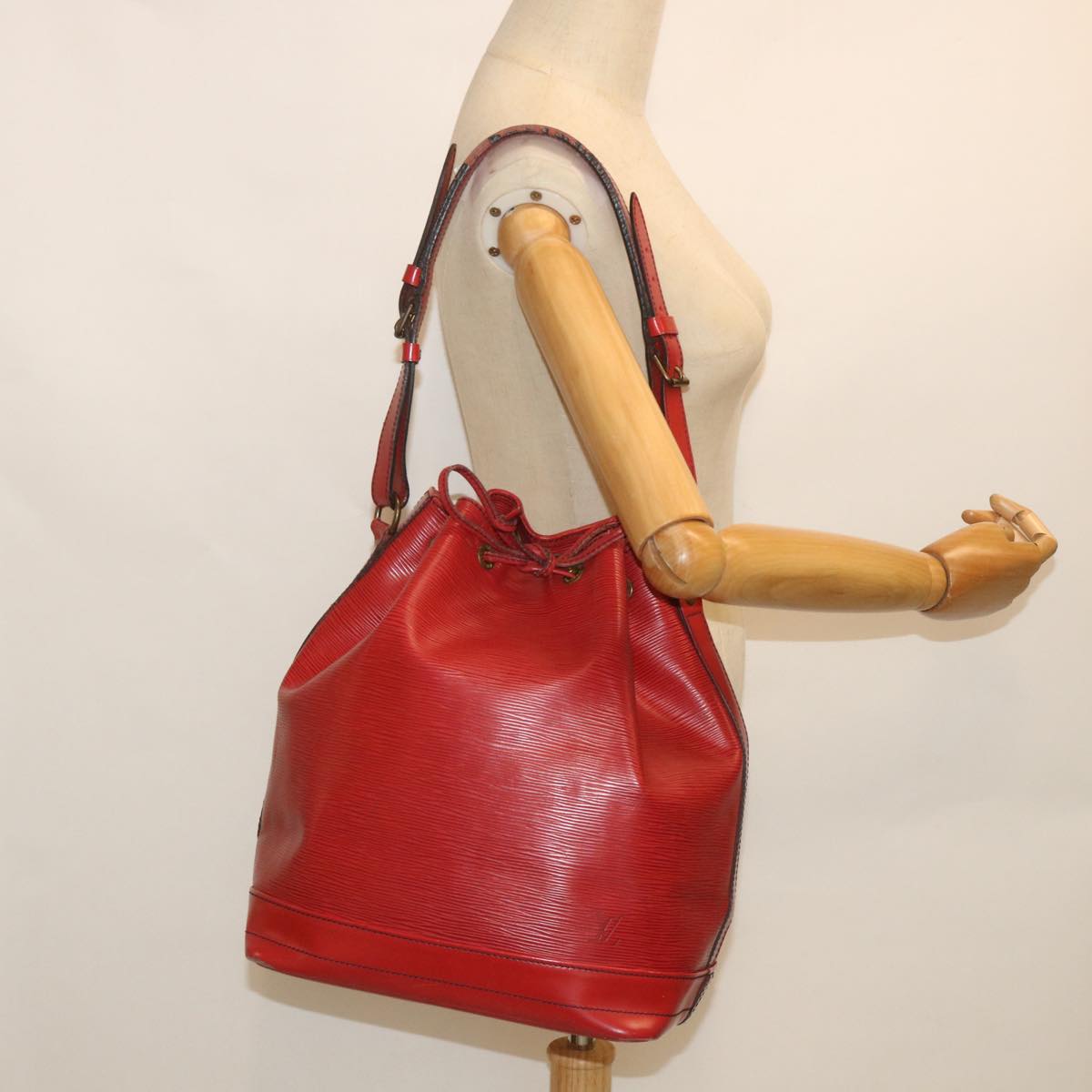 LOUIS VUITTON Epi Noe Shoulder Bag Red M44007 LV fm2810