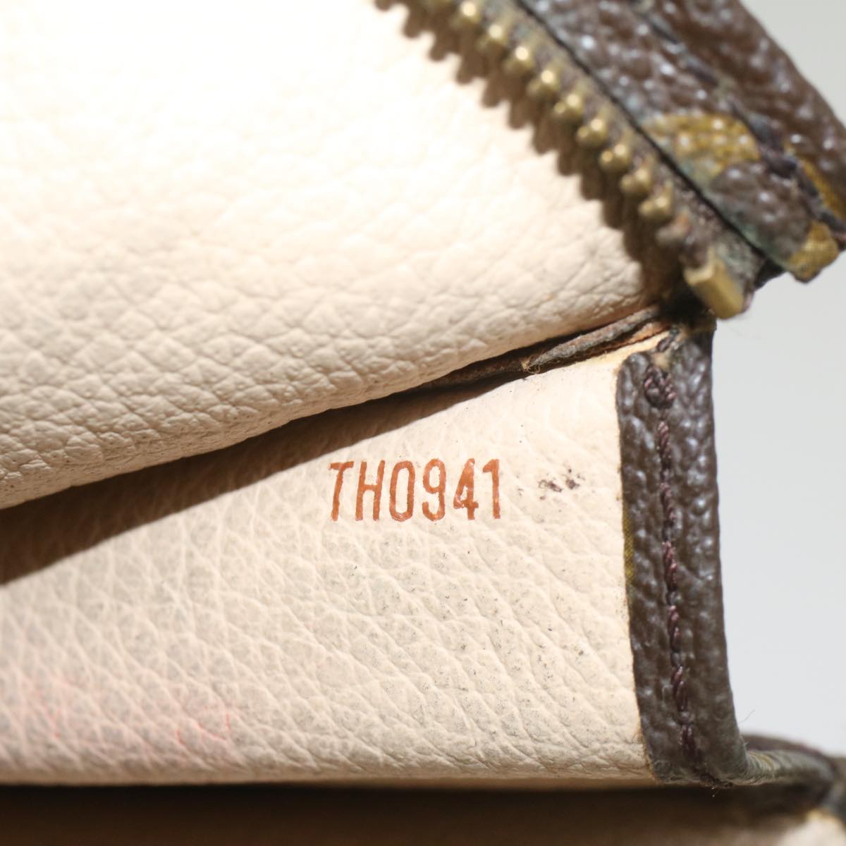 LOUIS VUITTON Monogram Poche Toilette 26 Pouch M47542 LV fm2818