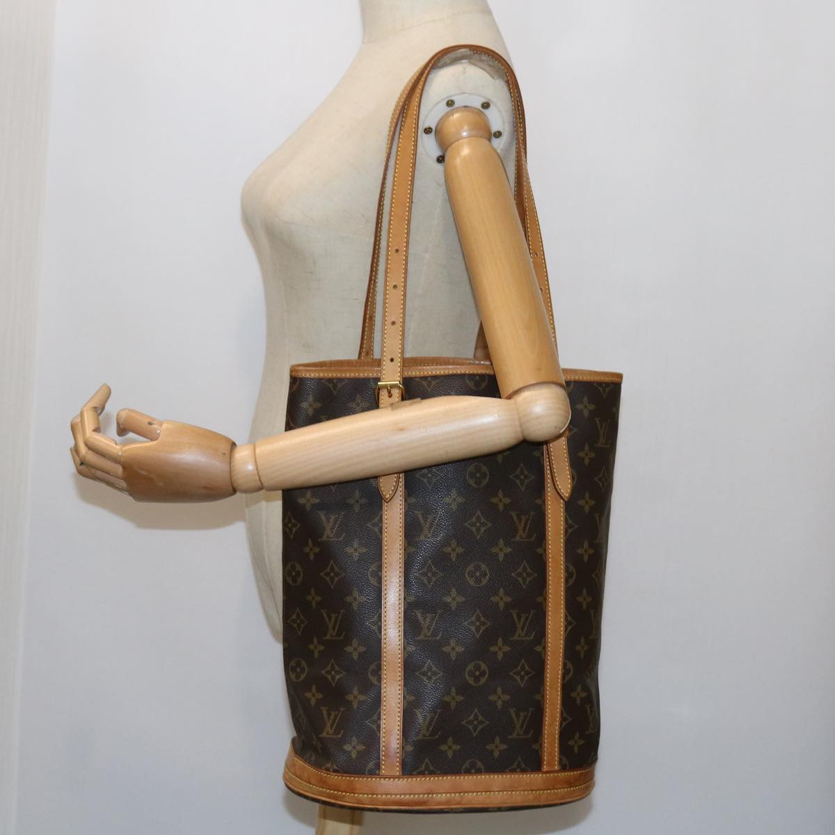 LOUIS VUITTON Monogram Bucket GM Shoulder Bag M42236 LV fm2826