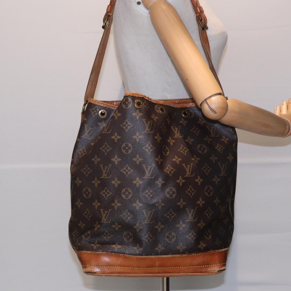 LOUIS VUITTON Monogram Noe Shoulder Bag M42224 LV fm3595