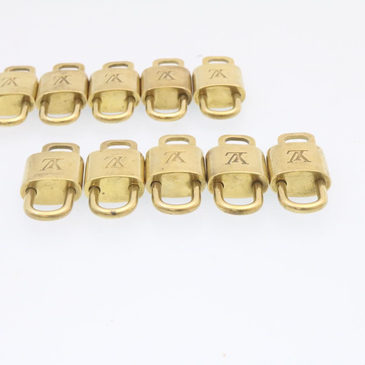 LOUIS VUITTON Padlock 10set Padlock Gold Tone LV am1450g