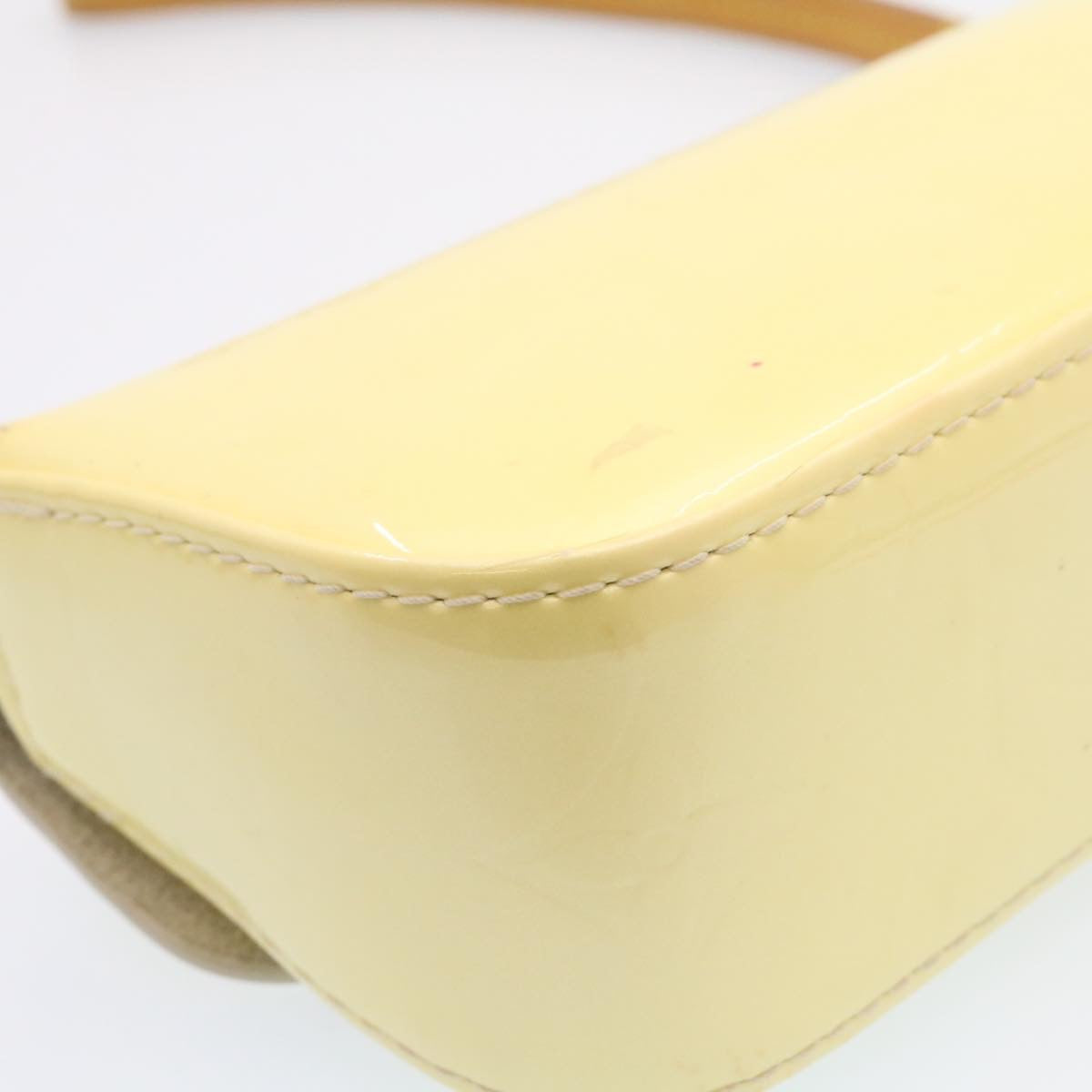 LOUIS VUITTON Vernis Pochette Lagoon Glasses Case Perle M91801 LV am1588g