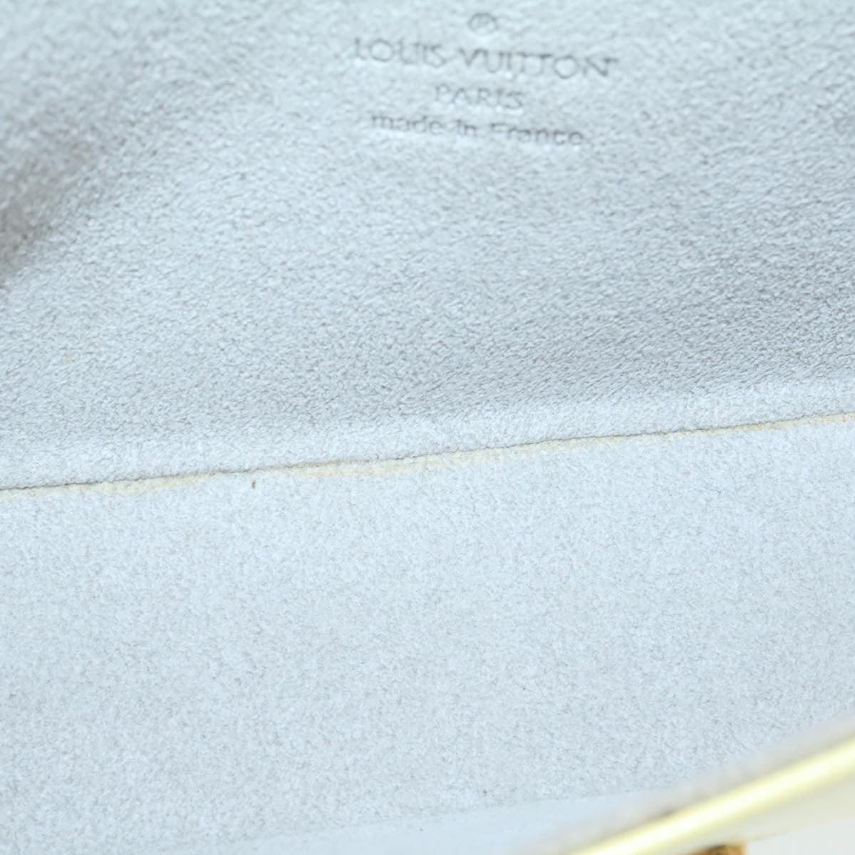 LOUIS VUITTON Vernis Pochette Lagoon Glasses Case Perle M91801 LV am1588g