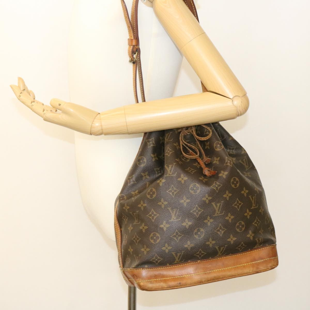 LOUIS VUITTON Monogram Noe Shoulder Bag M42224 LV am1878g