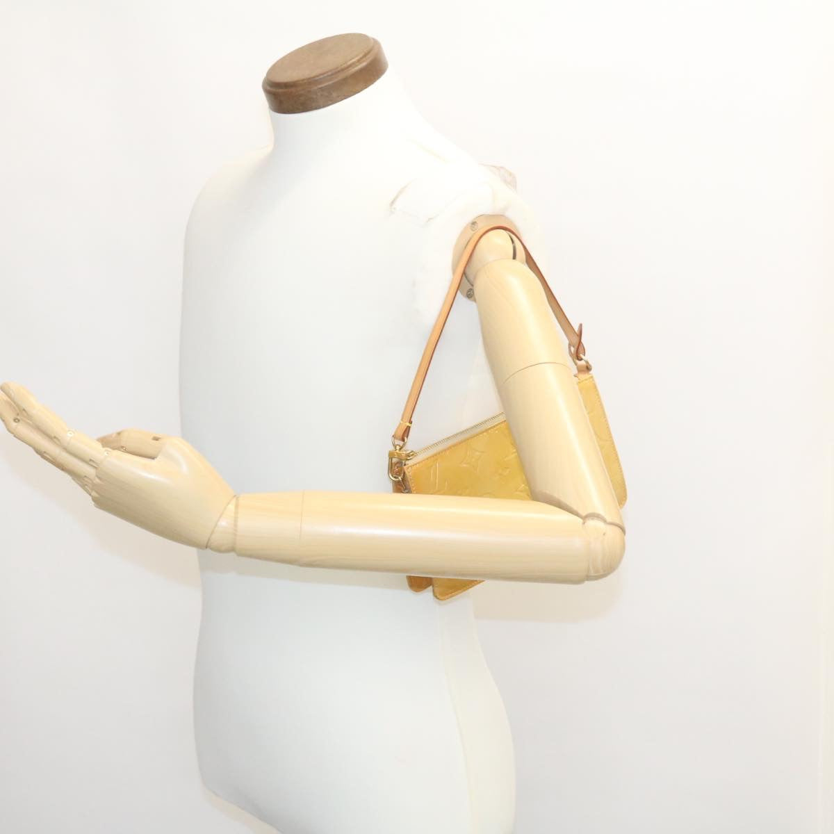 LOUIS VUITTON Monogram Vernis Lexington Pouch Beige Ｍ91010 LV am1989g