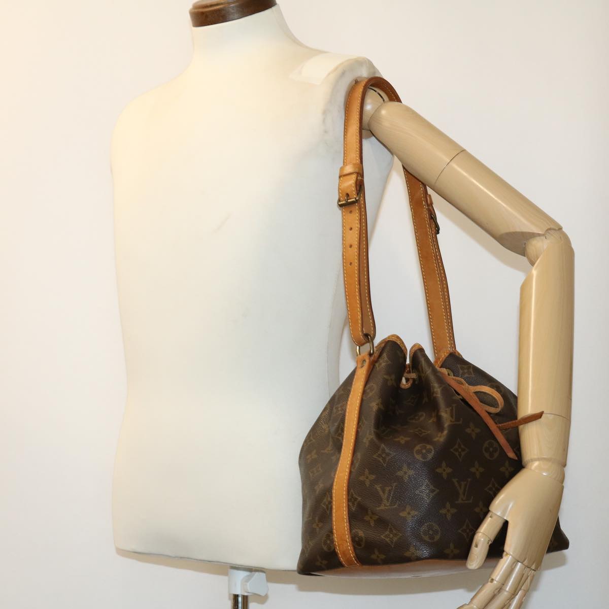 LOUIS VUITTON Monogram Petit Noe Shoulder Bag M42226 LV am2678g