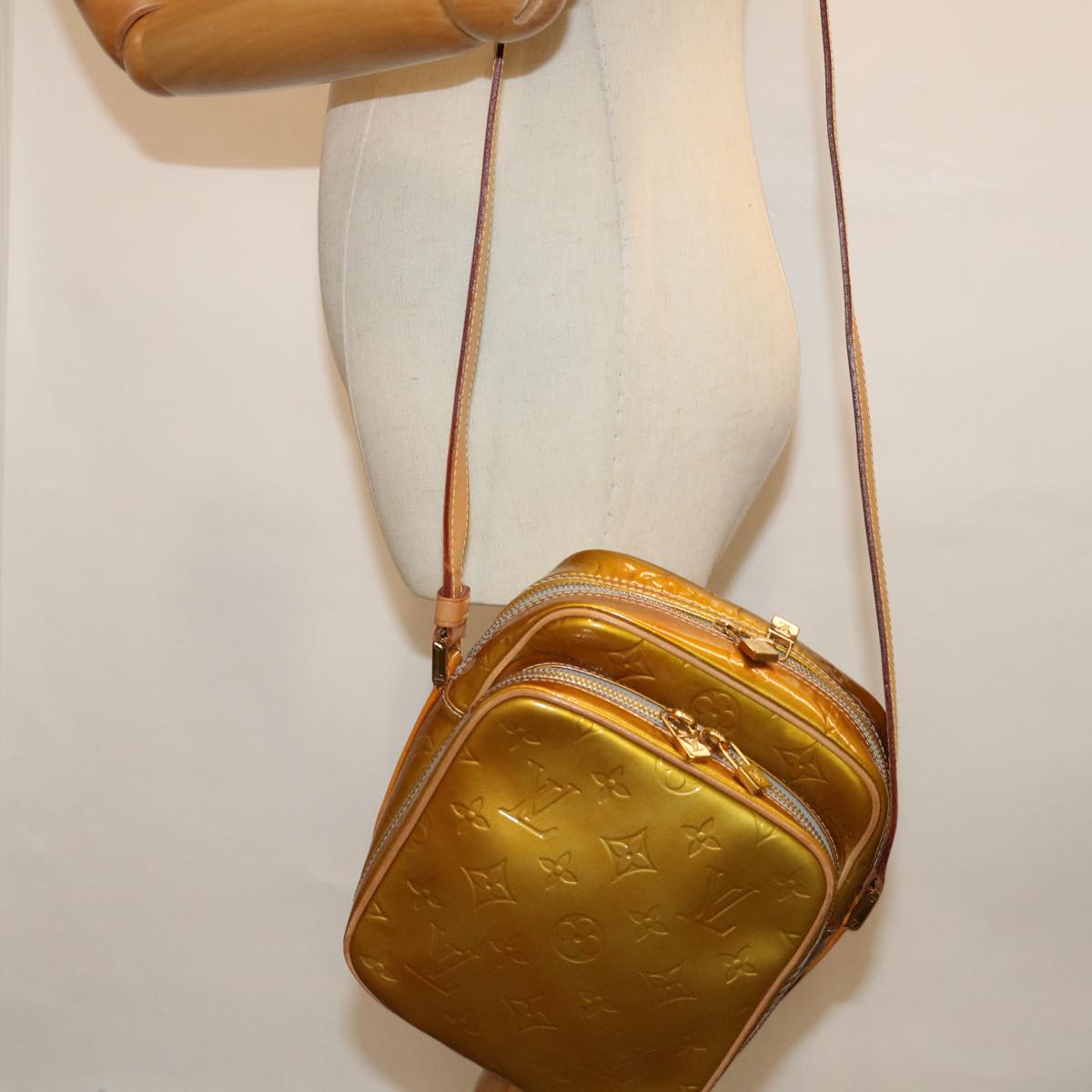 LOUIS VUITTON Monogram Vernis Wooster Shoulder Bag Gris M91036 LV hk1192